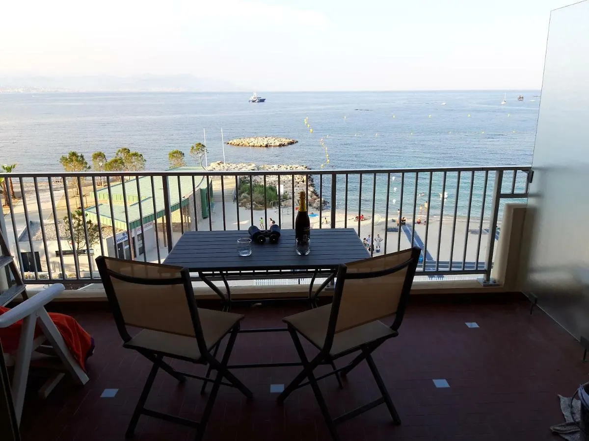 شقة Antibes: A Nest Perched On The Sea!  أنتيب